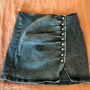 Retrofete black jean skirt with snap buttons